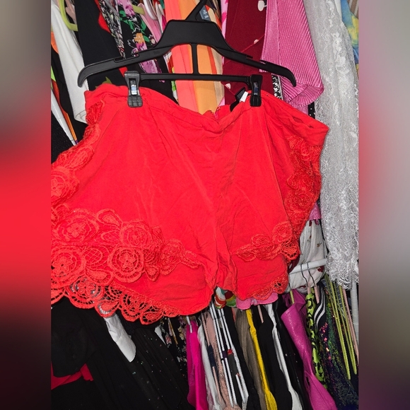 ⚘️Torrid Zipper Back Coral Lace Trim Shorts 20 - Picture 2 of 7